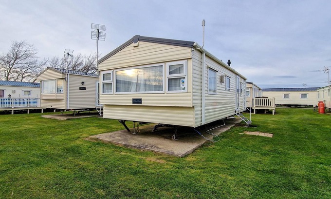 Clacton-on-Sea House | 6 berth caravan with free WiFi Clacton-on-Sea in Essex ref 28072CW