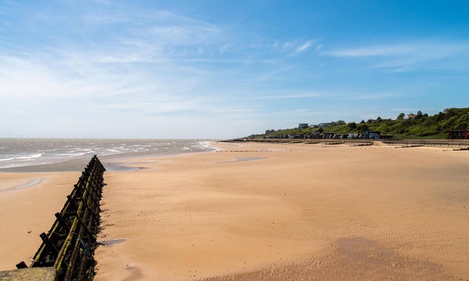 Clacton-on-Sea House | 6 berth caravan with decking at Martello Beach Holiday Park in Essex ref 29016Y