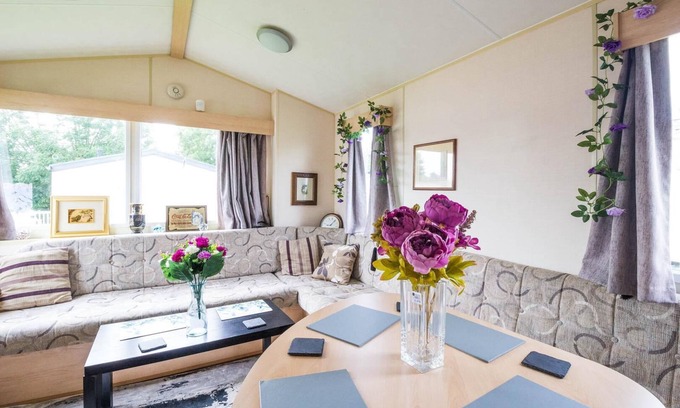 Clacton-on-Sea House | 6 berth caravan for hire at Valley Farm Holiday Park in Essex ref 46055V