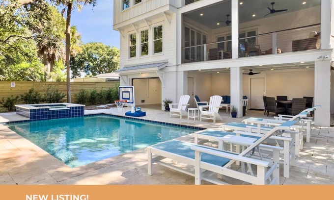 Isle of Palms House | 6 BR Home w/Pool Close to Ocean | Chef's Kitchen