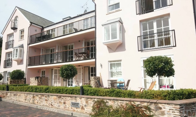 Salcombe Cottage | 6 COMBEHAVEN, family friendly in Salcombe
