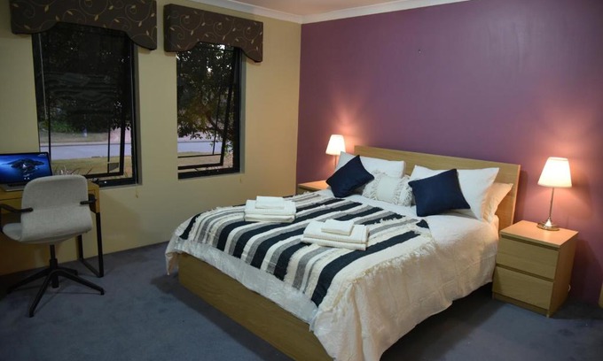 Halls Head House | 6 Halls Head Heaven For 8 Close To Beach