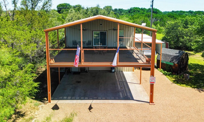 Granbury Apartment | 6 Mi to Granbury City Beach Park: Apt w/Veranda!