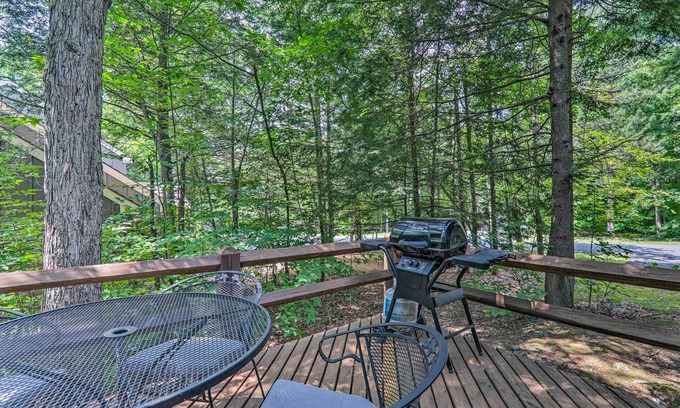 White Haven House | 6 Mi to Lake Harmony: Quiet Getaway w/Deck!
