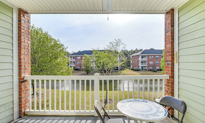Socastee Condo | 6 Mi to Myrtle Beach Hot Spots: Cozy Condo!