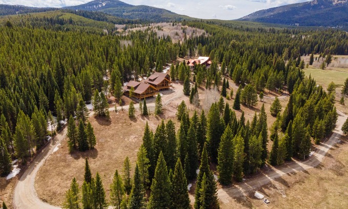 West Yellowstone House | 6 miles to Yellowstone:2 Homes on gated 11acre Montana Ranch