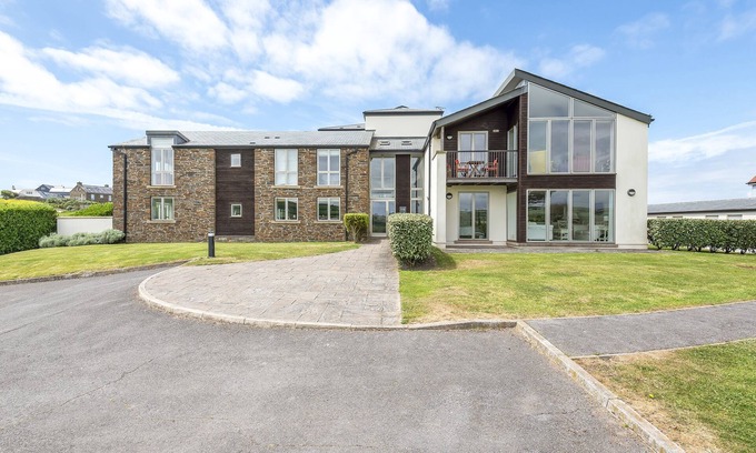 Burgh Island Cottage | 6 OCEAN'S EDGE, family friendly, with pool in Thurlestone