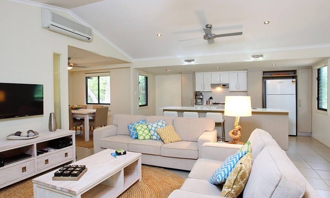 Rainbow Beach House | 6 Orania Court - Rainbow Shores. 200m to beach. Wifi