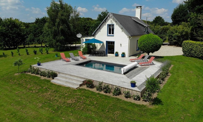 Saint-Martin-le-Bouillant House | 6-person gîte with terrace and heated swimming pool 40km from Mont Saint Michel