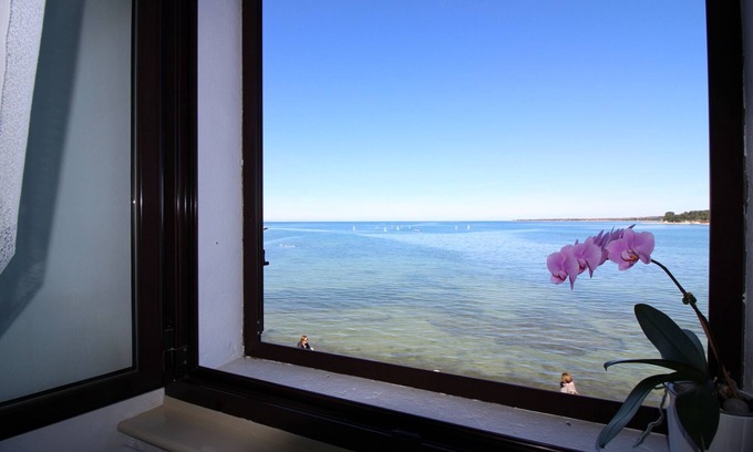 City Center Apartment | 6 persons, sea view, directly by the sea, old town