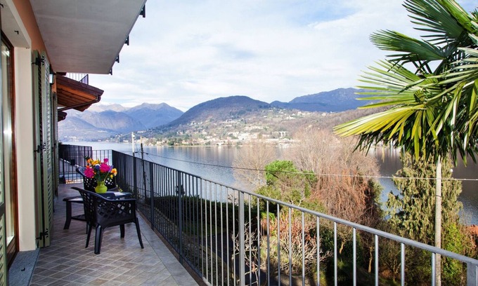 Orta San Giulio House | 6-room house only 100 m from the lake and private beach