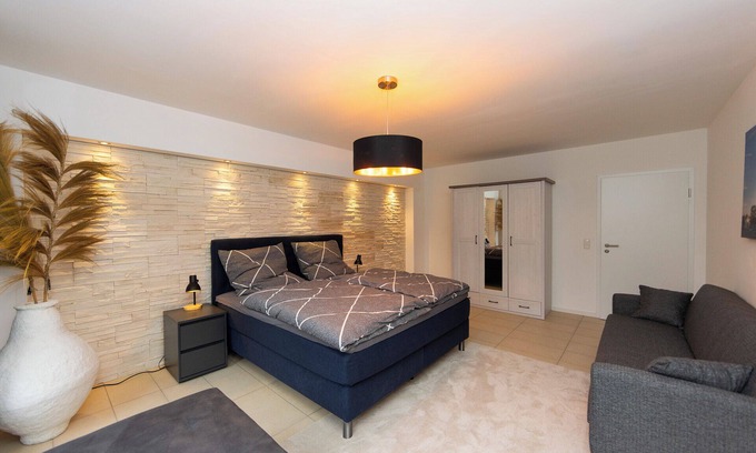 Fulda House | 6 rooms up to 15 persons Holiday home in Fulda's top location 1.5 km from the center.