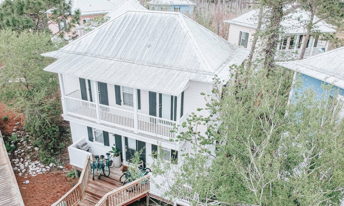 Seagrove Beach House | 6-Seater Golf Cart! Seagrove Beach, 2 Community Pools