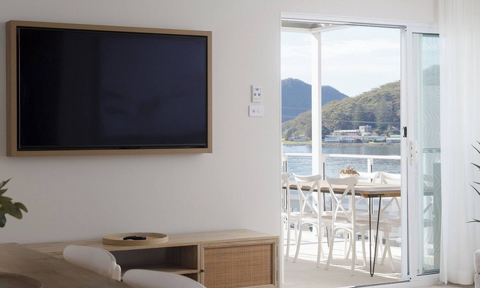 Shoal Bay Apartment | 6 Shoal Edge @ 31 Shoal Bay Rd