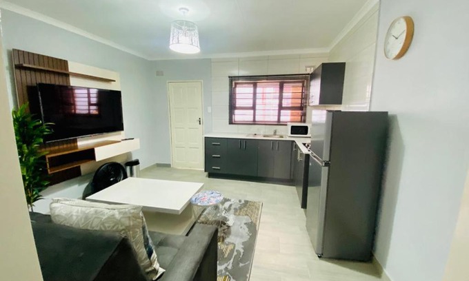 Bezuidenhout Valley Apartment | 6 the Curve Unit 4