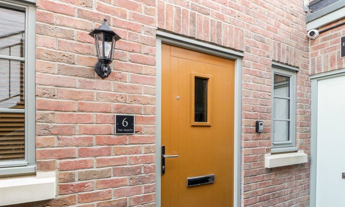 Glastonbury Apartment | 6 THE VAULTS, romantic in Glastonbury