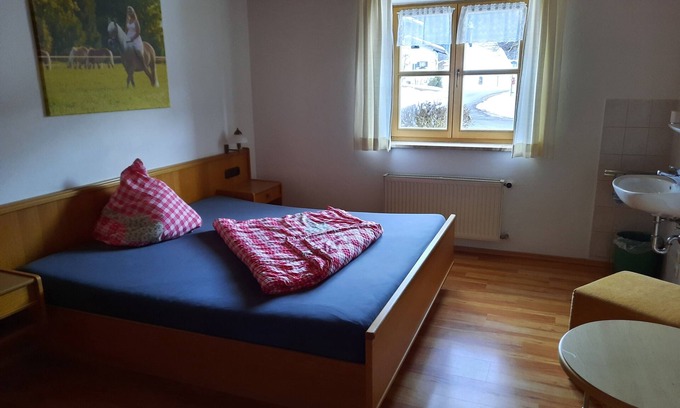 Reit im Winkl Apartment | 6) Vier-Raum-Ferienwohnung 90qm, bis zu 6 Personen, Dusche/WC, 3 Extra-Schlafzimmer, Küche, Balkon