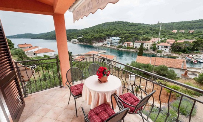 Bozava Apartment | 60 m² Apartment ∙ 2 bedrooms ∙ 6 guests