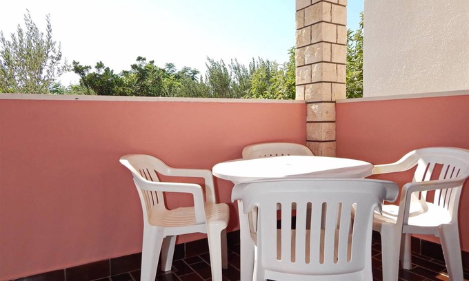 Pag Apartment | 60 m² Apartment ∙ 2 bedrooms ∙ 4 guests