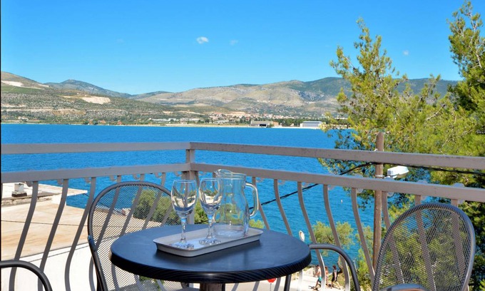 Arbanija Apartment | 60 m² Apartment ∙ 2 bedrooms ∙ 5 guests
