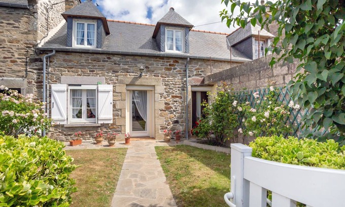 Matignon House | 60 m² House ∙ 2 bedrooms ∙ 5 guests