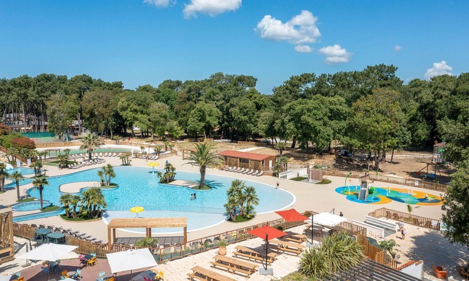 Saint-Palais-sur-Mer House | 600 m de la plage | Piscine Lagon | Mobil-home 4p