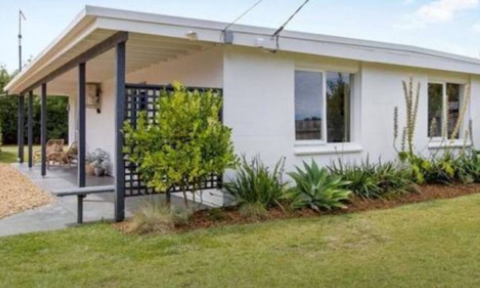Rye House | 600m walk to bay beach, fully fenced yard, pet friendly in a quiet Crt location!