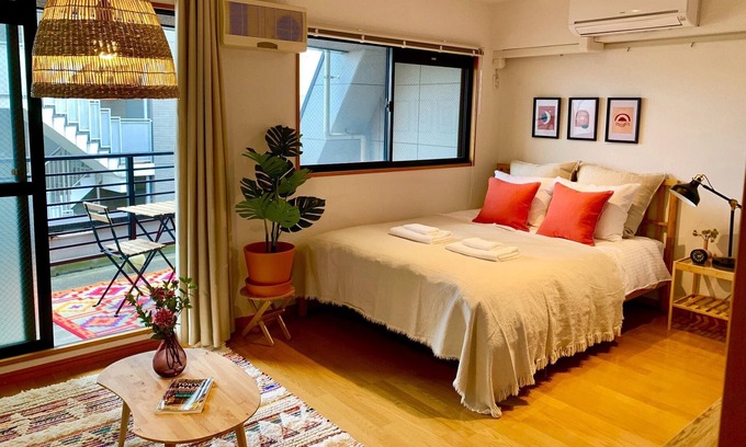 Yotsuya Apartment | 601 Studio with Private Rooftop Balcony - Al di la Yotsuya 601 / Shinjuku-ku Tokyo