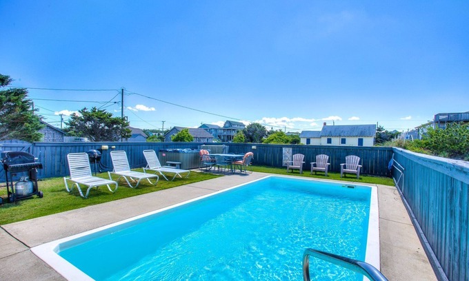 Nags Head House | 6027 Off The Bucket List * 4 Min Walk to Beach * Private Pool * Jetted Tub