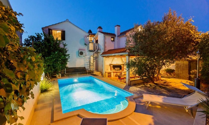 Supetar Apartment | 61 m² Apartment ∙ 2 bedrooms ∙ 4 guests