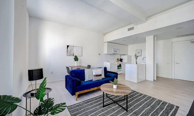 Gateway District Apartment | 62 m² Apartment ∙ 2 guests