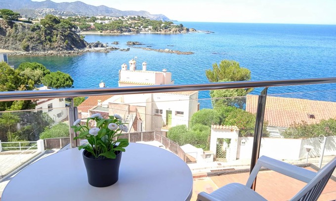 Llanca Apartment | 64 m² Apartment ∙ 2 bedrooms ∙ 4 guests