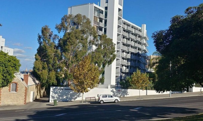 West Perth Apartment | 65 Hillside 2BR Apt CBD Kings Park Parking