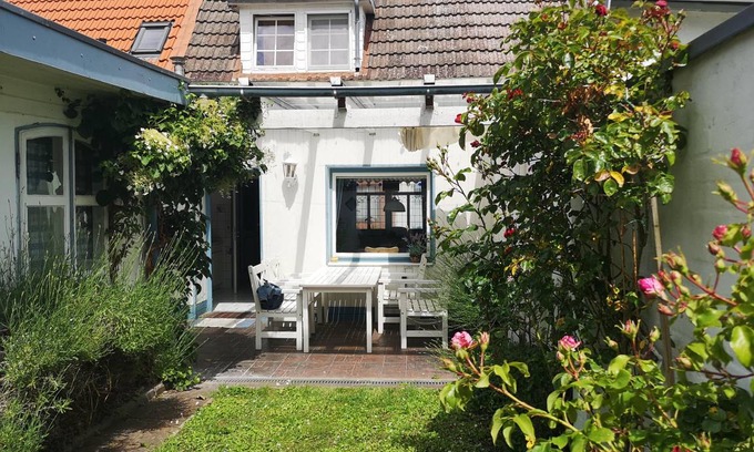 Friedrichstadt Apartment | 65 m² Apartment ∙ 2 bedrooms ∙ 4 guests
