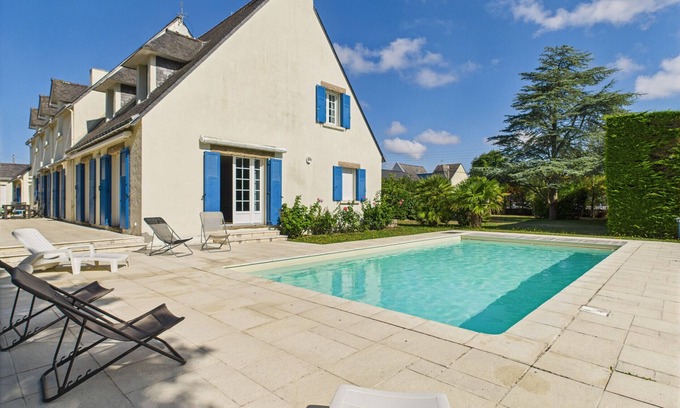 Le Pouliguen Ski Chalet | 650m from the sea – Large house for 10 with pool