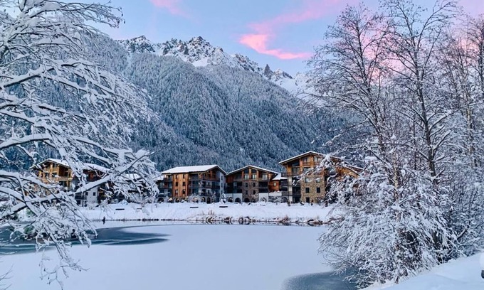 Chamonix-Mont-Blanc Apartment | 65m2 apartment, sleeps 6/7, lake and Mont Blanc view in * spa residence