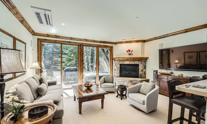 Edwards Condo | 663 Sawatch Drive, Arrowhead Lariat D3 - Walk to Arrowbahn Lift, Pool, Hot Tubs, Golf, and Tennis