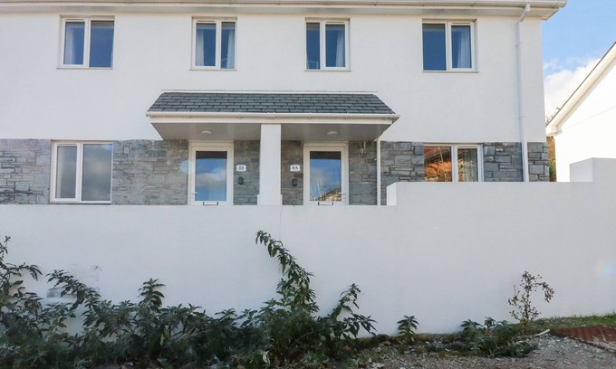 Harlyn Cottage | 6B THE MEWS, pet friendly, with a garden in Harlyn, Cornwall