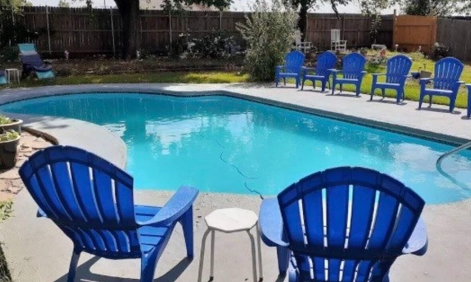 Quail Creek House | 6BR Retreat w/Heated Pool + Relax Vibes