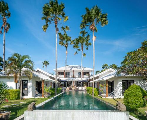 Berawa Villa | 6BR Villa Allegria Canggu - Cook, Lap Pool, BBQ,Near Beach & Finns