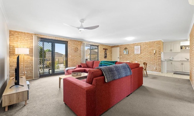 Dalmeny House | 7 - 9 Mort Ave Dalmeny