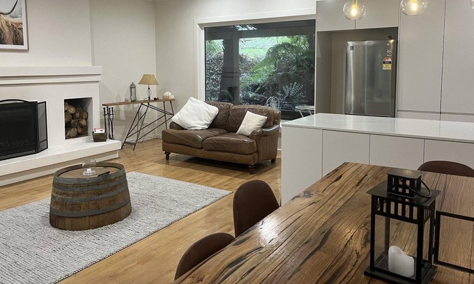 Mount Dandenong House | 7 Acre Paradise. Windmill Lodge. Fernglen Forest Retreat.