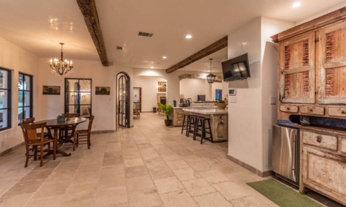 Hondo House | 7 bedroom/5 bathroom lodge for Bader Ranch Dove Hunts