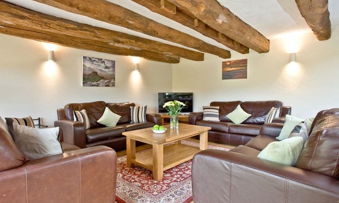 Dawlish Cabin | 7 bedroom accommodation in Ashcombe, near Teignmouth