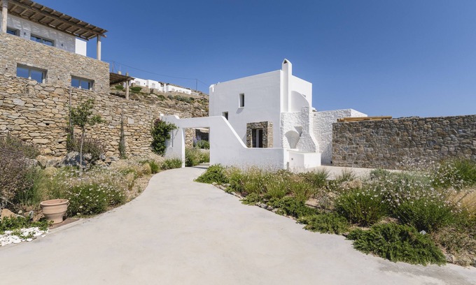 Faros Armenistis Villa | 7 Bedroom Villa with luxury amenities and private pool , close to Mykonos Town