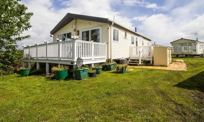 Clacton-on-Sea House | 7 berth stunning lodge St Osyth Beach Holiday Park in Essex ref 28019FV
