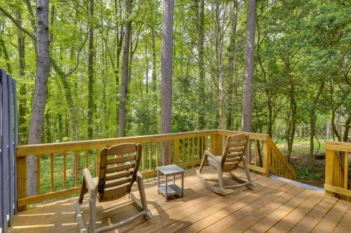North Raleigh House | 7 Mi to Dtwn Raleigh Townhome with Deck!
