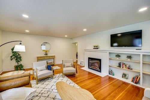 Ashford House | 7 Mi to Mt Rainier NP Home with Private Hot Tub!
