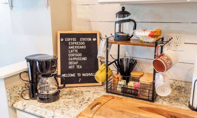 Salemtown House | 7 Min drive to Broadway- Walkable Neighborhood