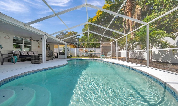 Anona House | 7-Minutes To Beach with Screened Heated Pool located in Largo